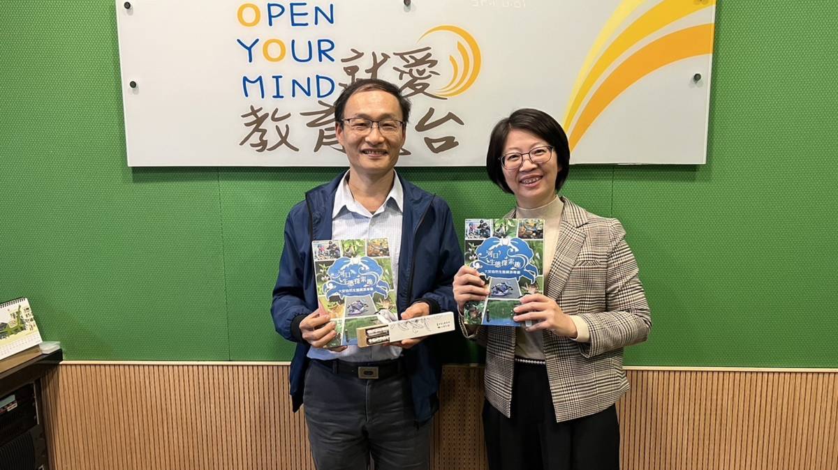 台中市立圖書館曾惠君館長、大安分館黃欽輝主任，分享在一個沒有特色的濱海小鎮中，如何挖掘特色.讓圖書館成為隨著時代轉變的有機體？