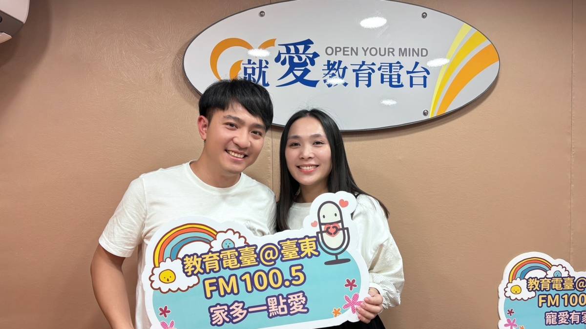 佳琳(右)與雲飛分享生命故事