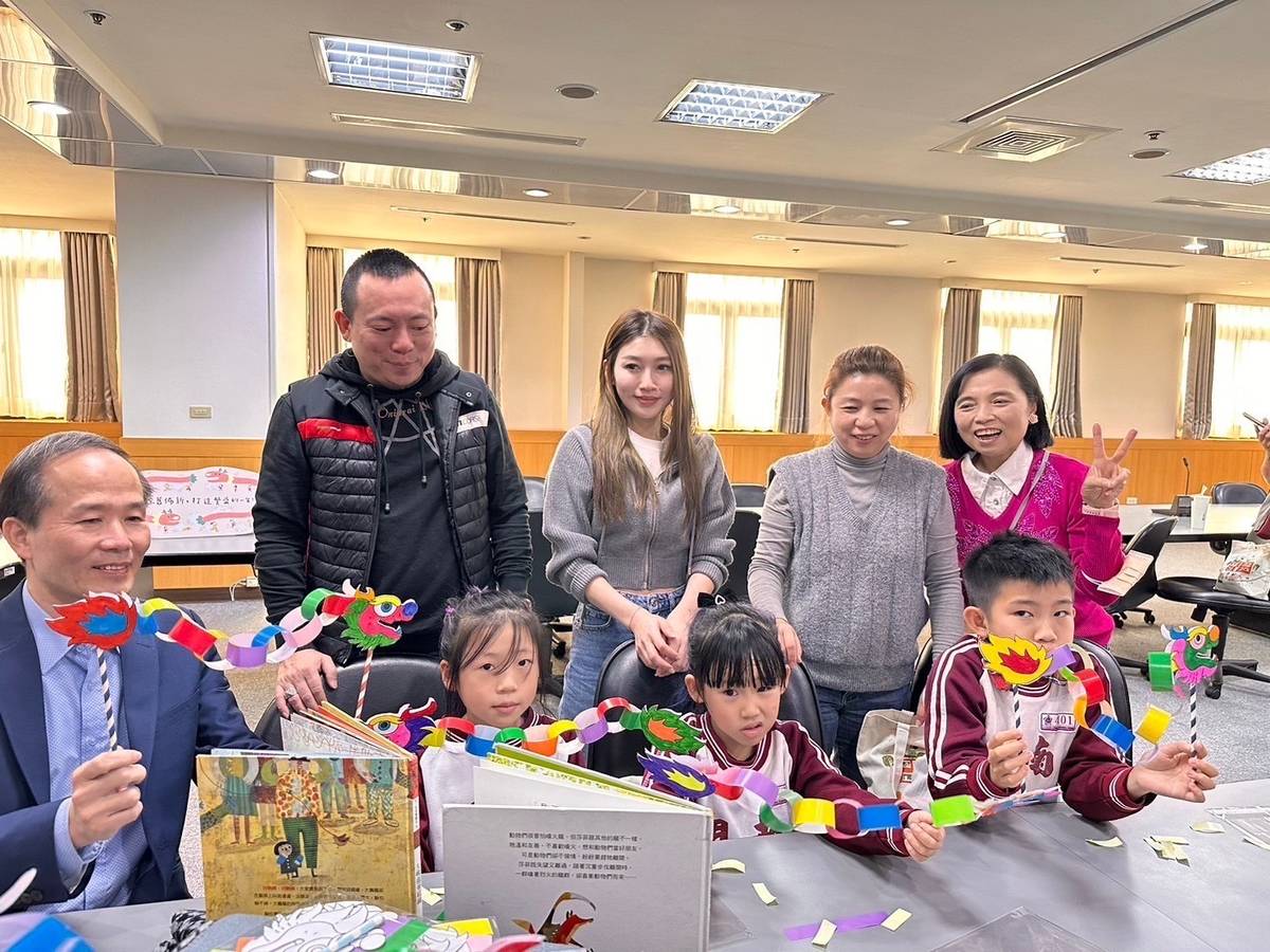 桃園市家庭教育中心從1月21日起舉辦「新年好運龍總來」年節系列課程，歡迎大小朋友參加。(桃園市教育局提供)