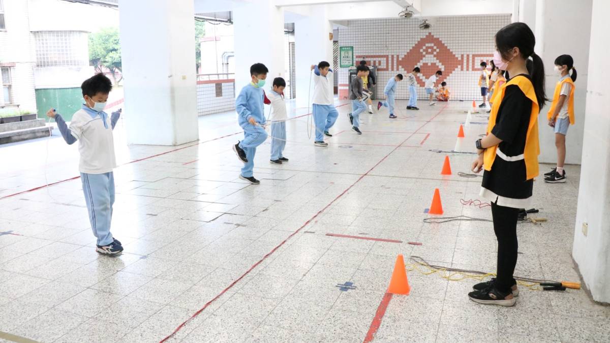 111學年度健康體位績優學校-優等-新北市汐止區長安國民小學-早晨健康跳繩