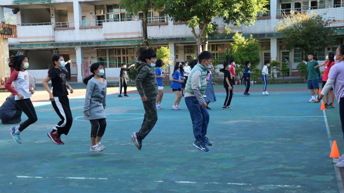 111學年度健康體位績優學校-優等-新北市汐止區長安國民小學-班級運動時間