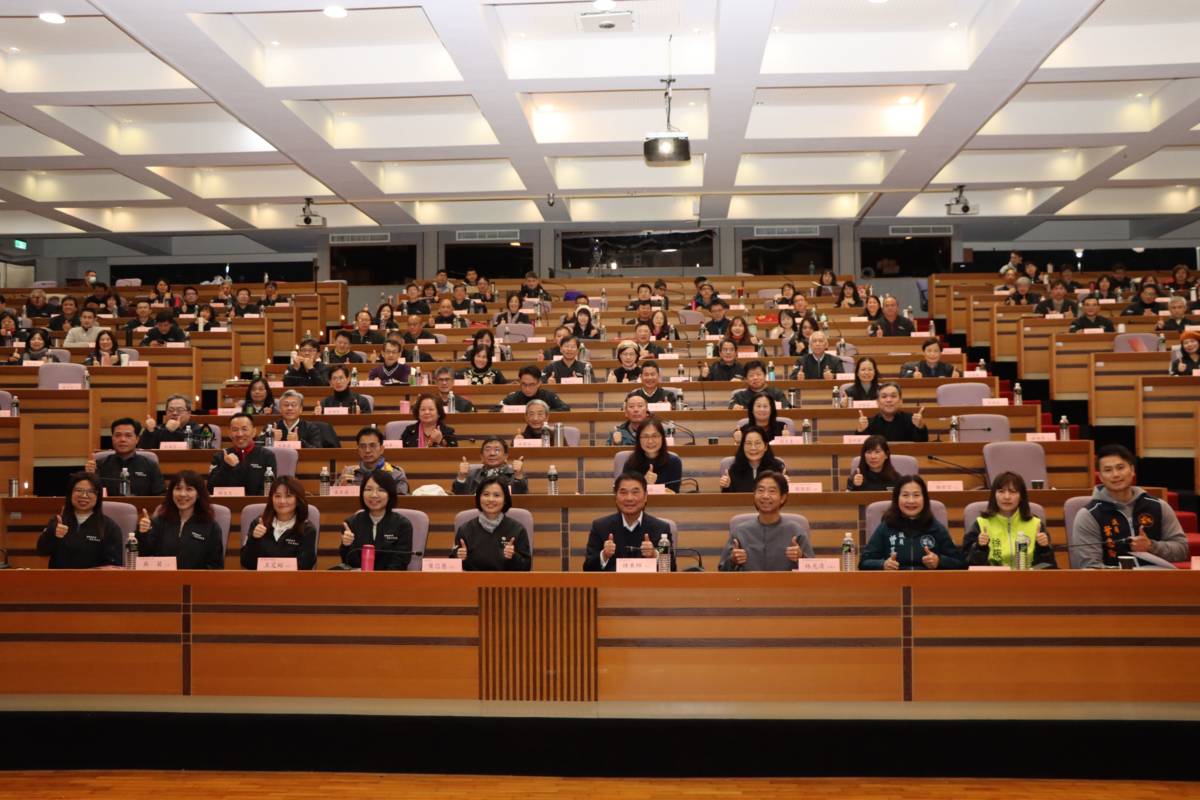 苗栗縣112學年度第2學期公私立中小學校長會議大合照