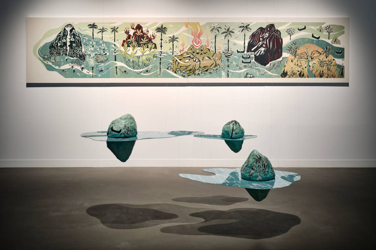 首獎作品 - 胡家瑜《洪水過後有島嶼》結合布農族傳說，展現新世代原住民擁抱自身文化的態度。（高美館提供）