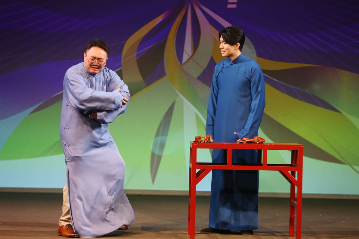 「傳統藝術接班人-駐團演訓計畫」第二屆結業習藝生吳思偉(左)、段彥希展現成果