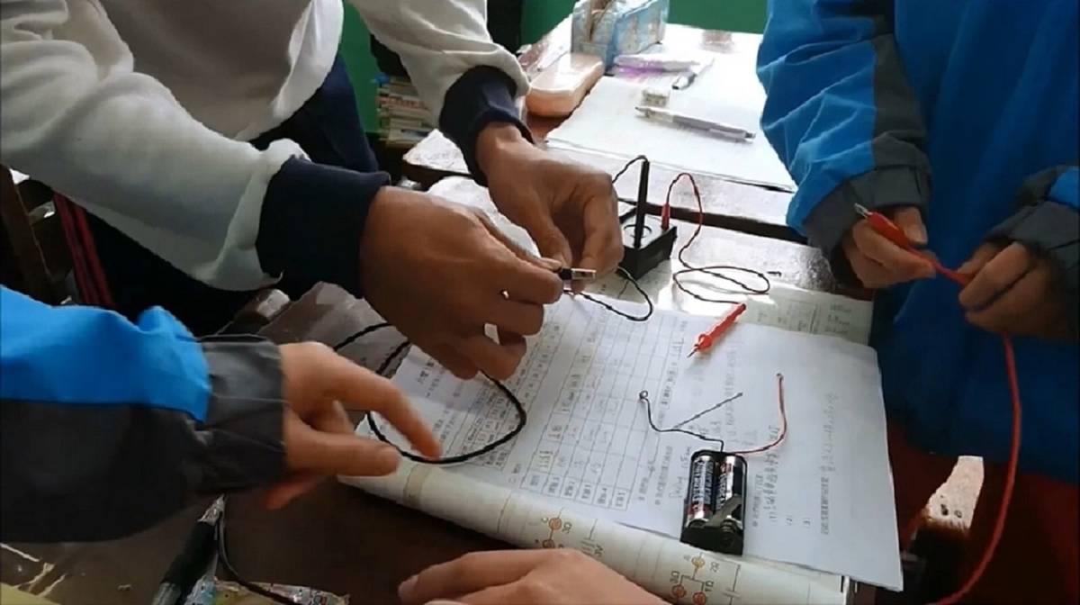 影響筆芯導電度的因素探究。學生自行選擇器材、設計實驗、進行實驗驗證(國中九年級).jpg