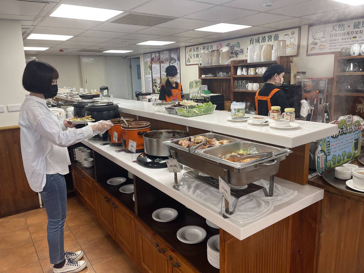 育成社福蕃薯藤餐廳 給予350名憨寶貝就業機會