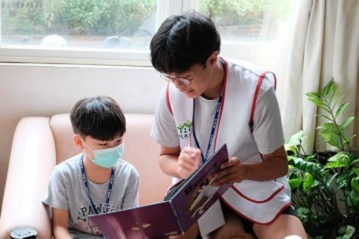 大專生擔任課輔志工(圖片來源:苗栗家扶中心)