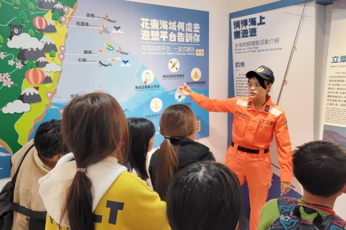 臺東縣友善關懷協會帶領龍田學堂20多名偏鄉學童參訪海巡署臺東靜洋海洋驛站，扎根海洋教育。