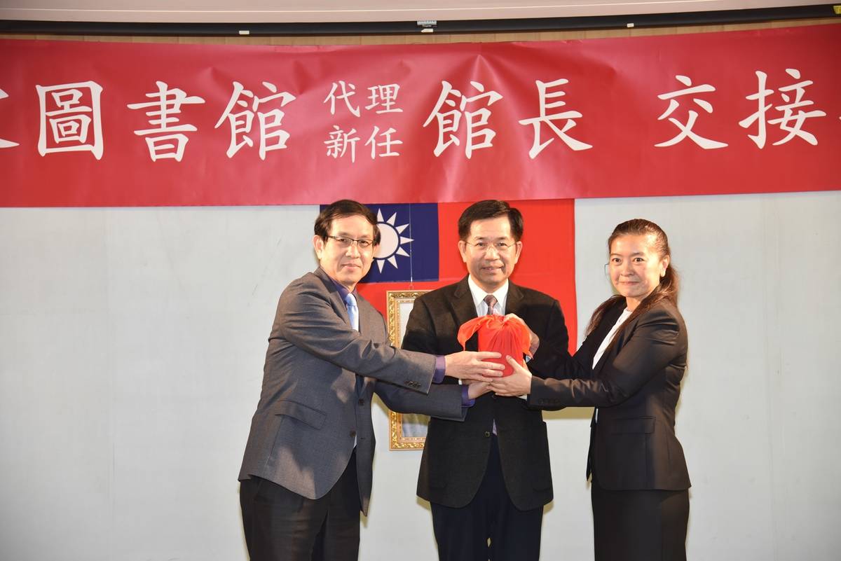 教育部部長潘文忠擔任監交人