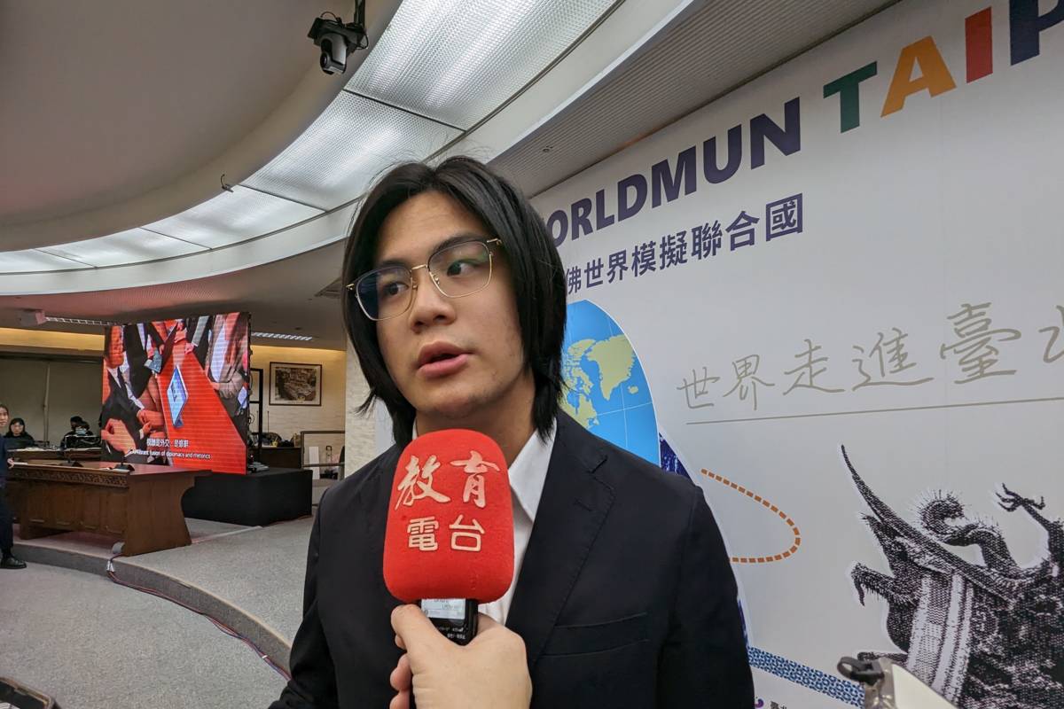 臺灣模聯學會秘書長鄭宇辰表示，參與模聯能更深入了解聯合國的組織和運作