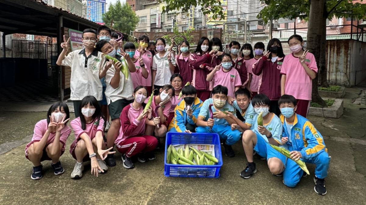 食農教育績優學校-桃園市中壢區內壢國中-111學年度採收