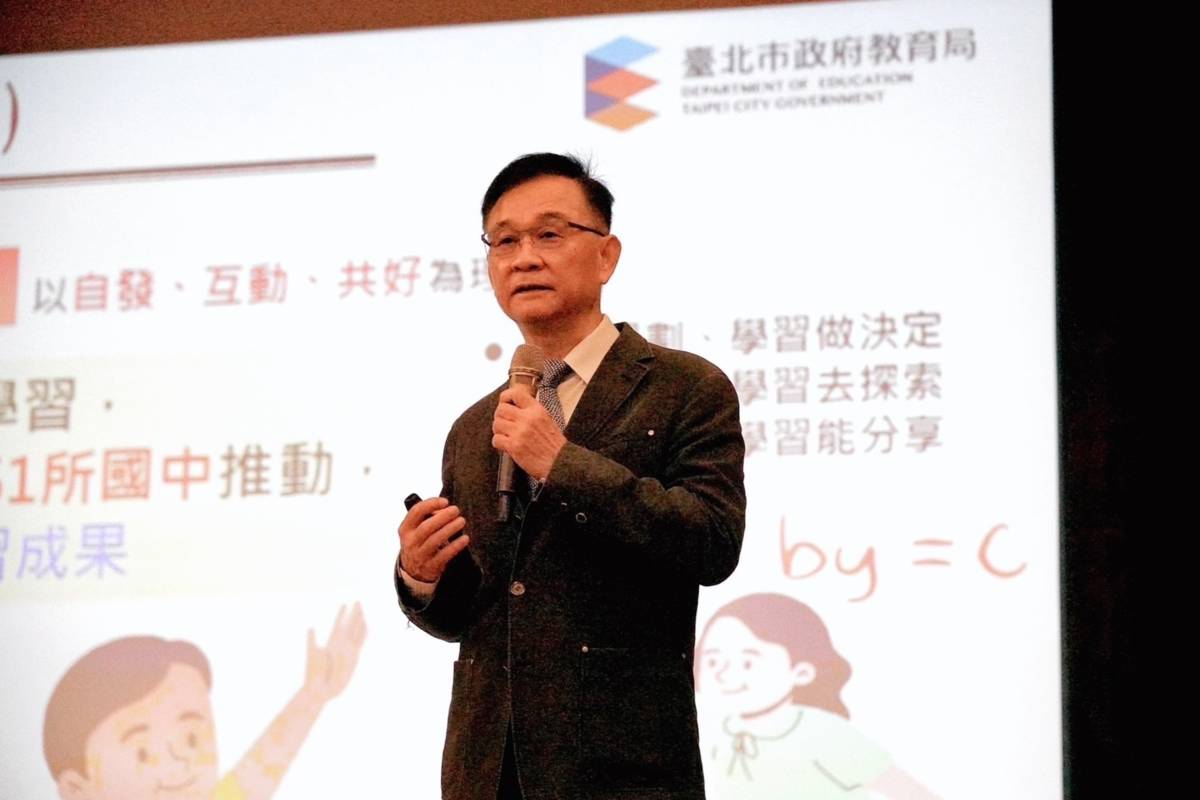 臺北市教育局局長湯志民在中學校長會議上說明北市113年度教育政策施政方針