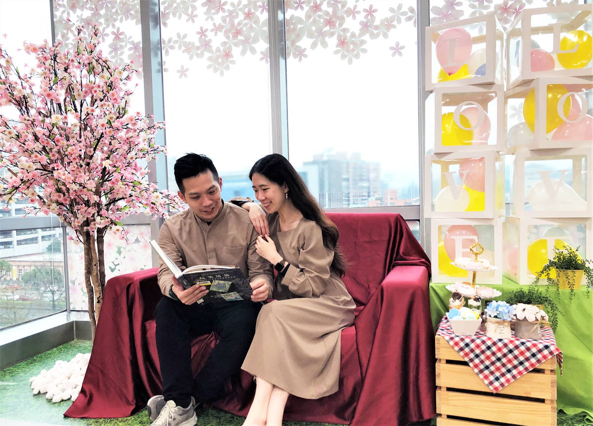 汐止分館「『書』送情人」特別於館內設置了情人閱讀雅座，同時準備了禮物書，免費送給愛書人