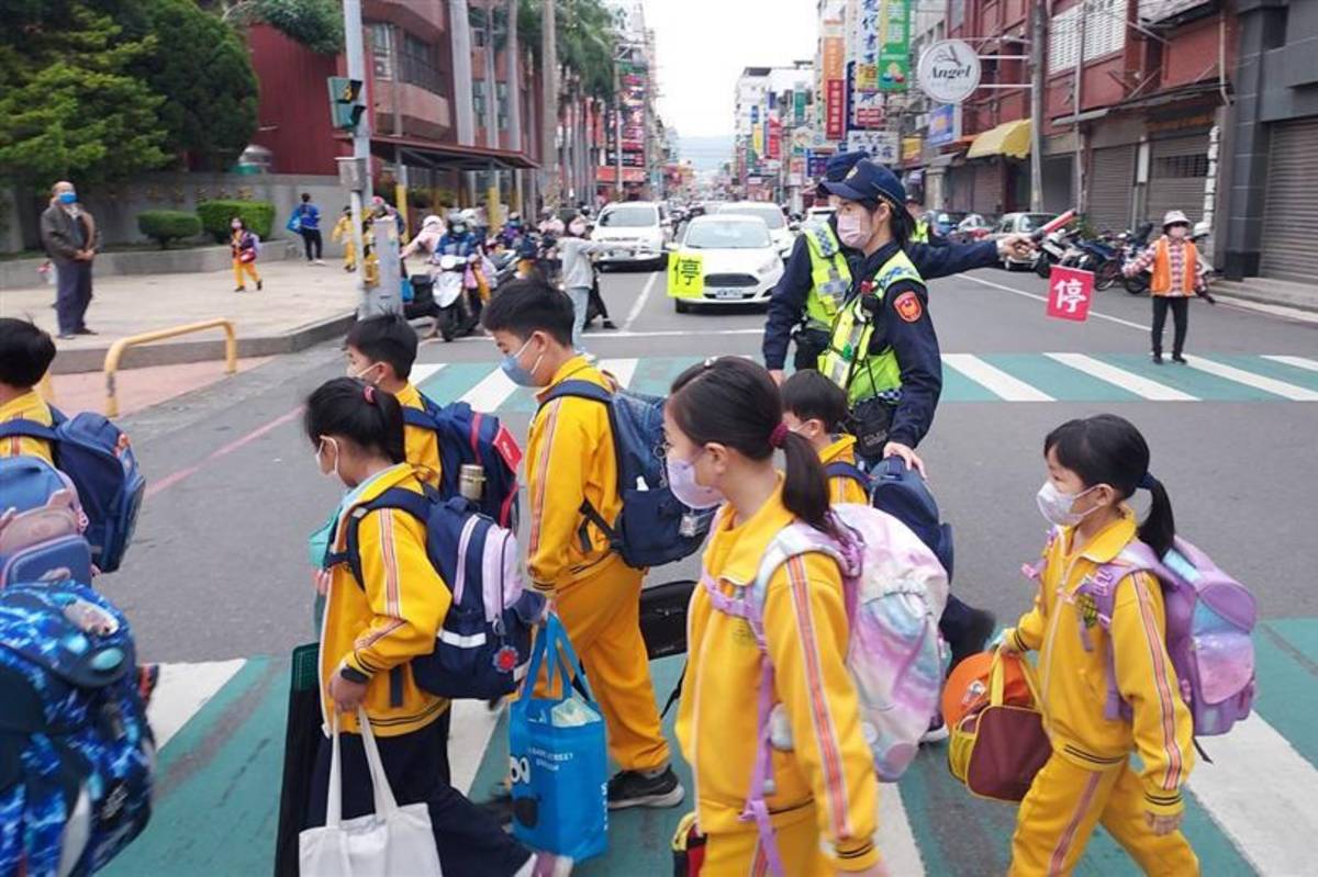 彰化縣警察局「護童專案」確保學童通行安全（圖源：彰化縣政府）