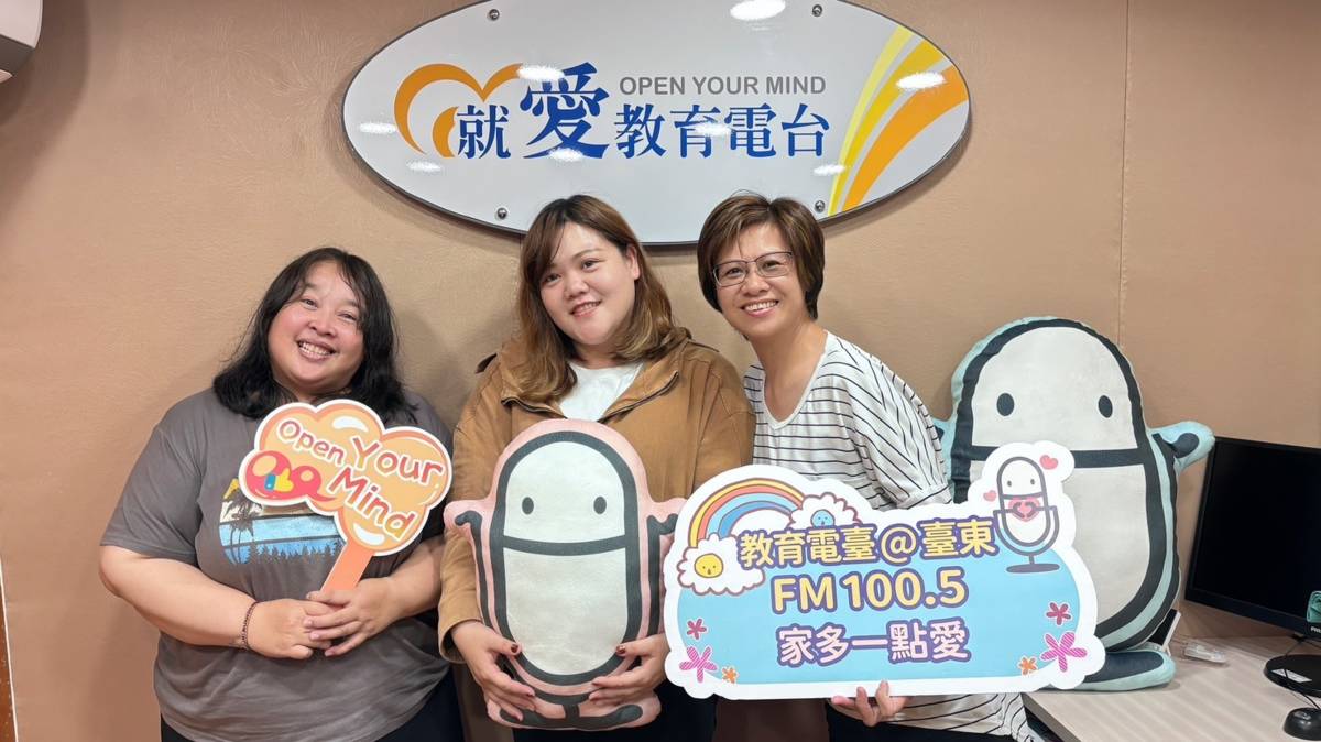 宸綾督導及銘娜、新雅社工(從左到右)