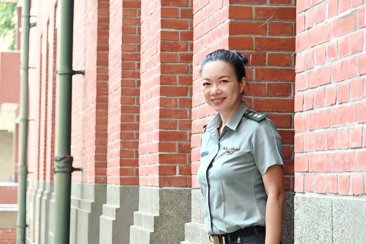 高雄中學胡中中教官