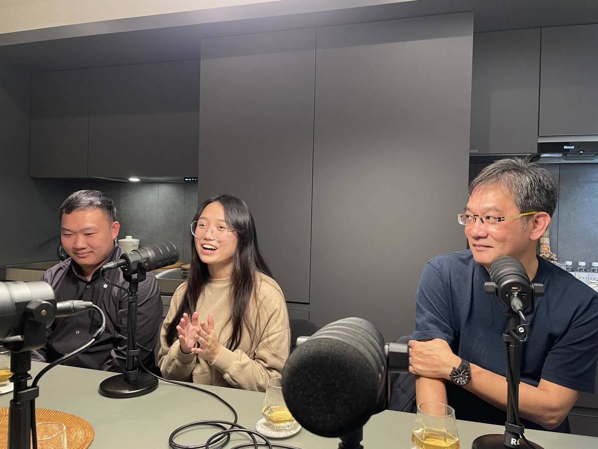 意婷以特殊選才申請上台藝大電影系（名額只有一位太強了），將來想拍環境生態的議題，卻被緯誌導演苦口婆心勸戒，畢竟這領域太難拍啦！

左起：指導老師許書豪、導演林意婷、紀錄片導演張緯誌