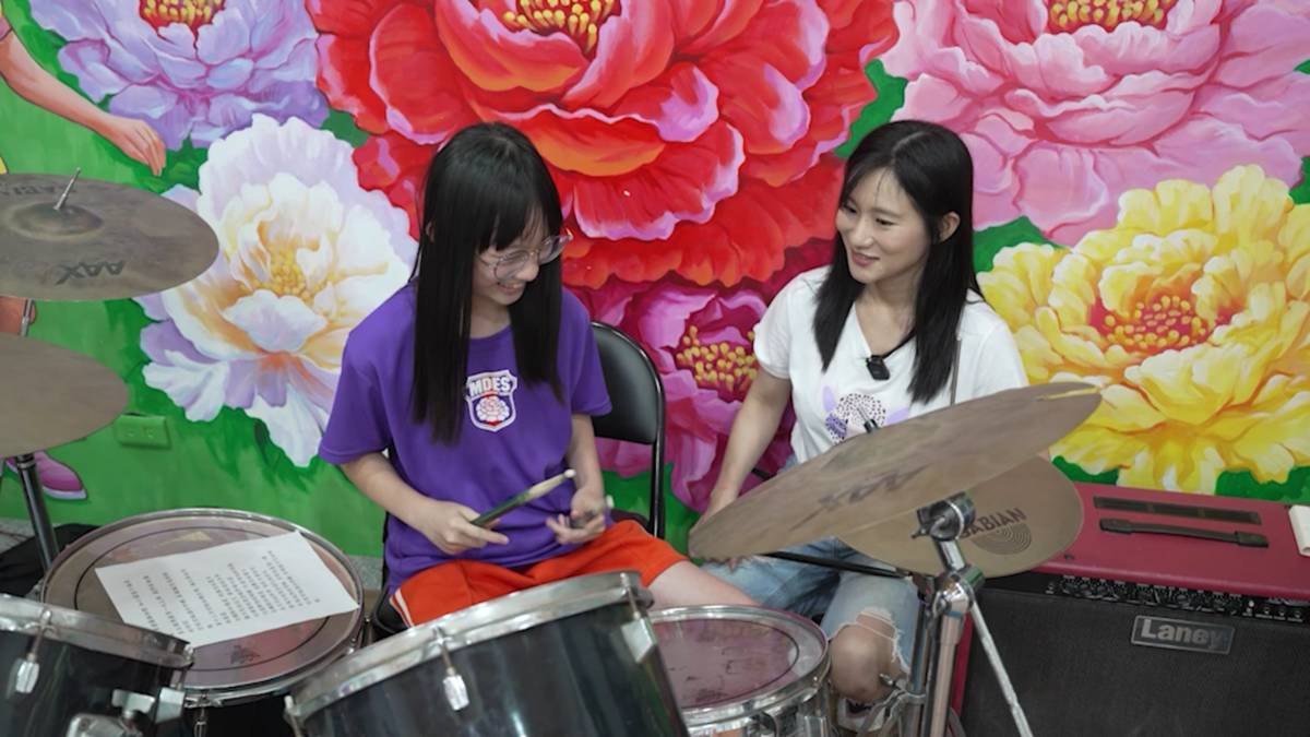 牡丹國小政光3號熱門音樂社團，同學學習爵士鼓