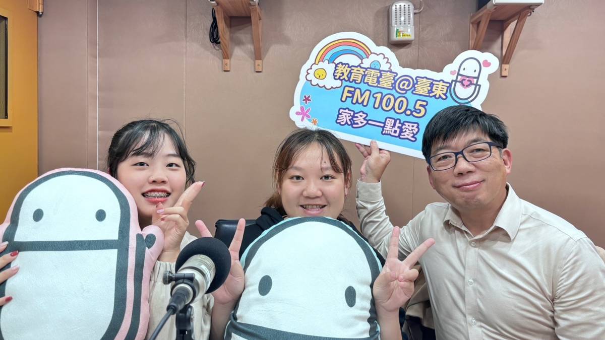 熊老師、曼君與婷妙同學(從右至左)