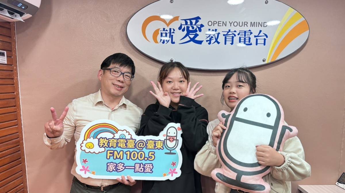 熊老師、曼君與婷妙同學(從左至右)