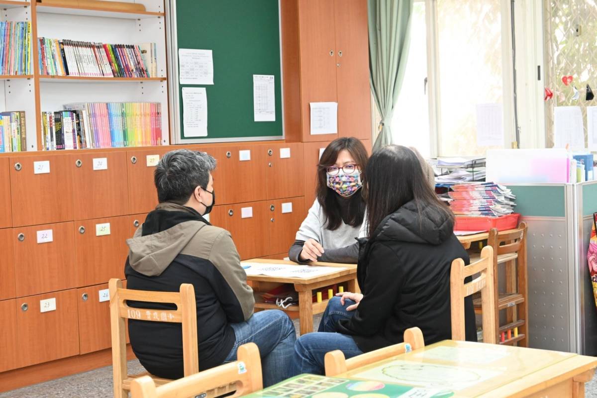 臺北市實踐國小透過親師互動與交流，有助於學生的學習和成長