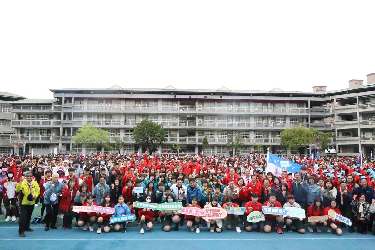副市長與全體童軍全體大合照.jpg