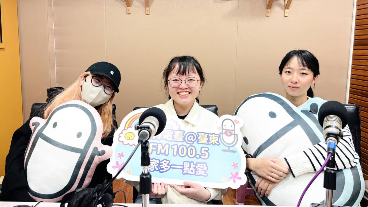 東大數媒系同學范庭瑋、林攸蓁、許晏瑜(從左至右)分享畢業影片作品