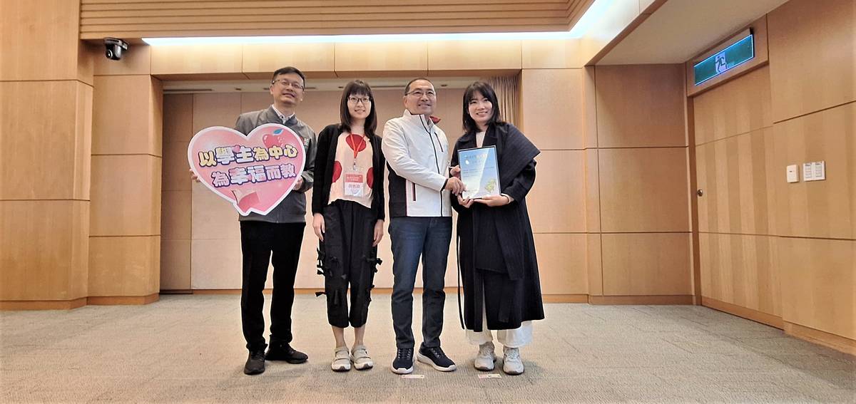 獲2023「微笑台灣創意教案」貳獎學校代表於市政會議獻獎