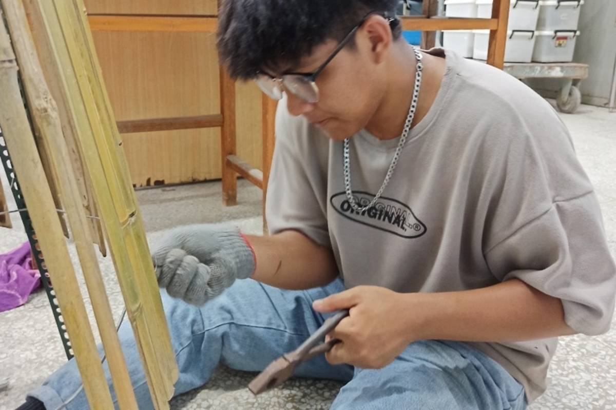陳志宏同學製作裝置藝術作品