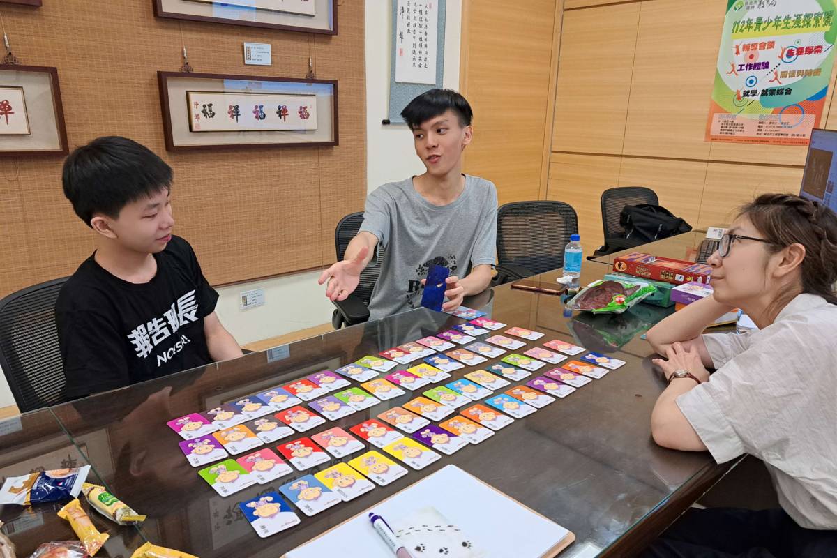 HOPE計畫生涯探索課程「生涯牌卡」，利用桌遊工具帶領學員體會生涯規劃 (新北教育局提供)
