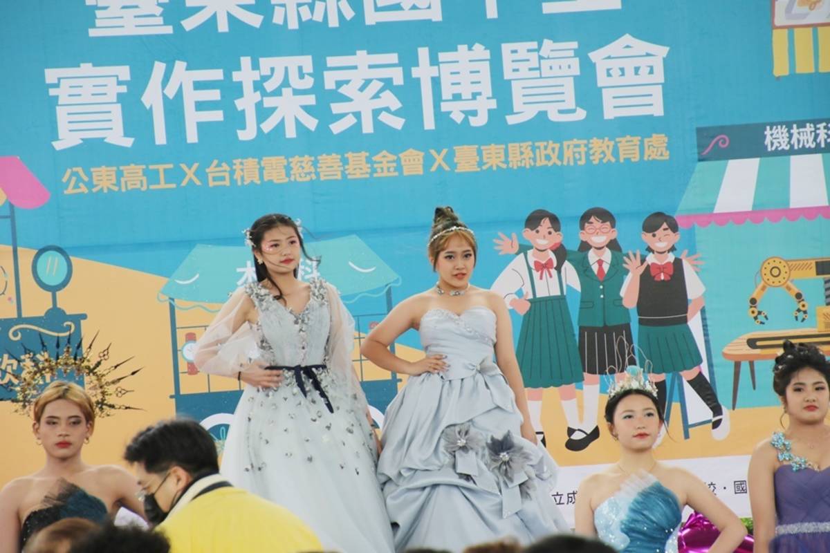 「臺東縣國中生實作體驗類科探索園遊博覽會」規劃多元體驗攤位，提供國中學生試探興趣與能力，也讓家長從產業面看見人才發展趨勢。