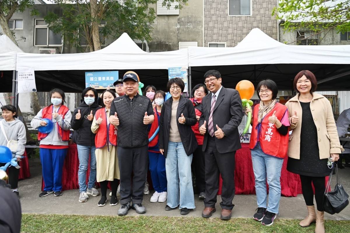 「臺東縣國中生實作體驗類科探索園遊博覽會」規劃多元體驗攤位，提供國中學生試探興趣與能力，也讓家長從產業面看見人才發展趨勢。
