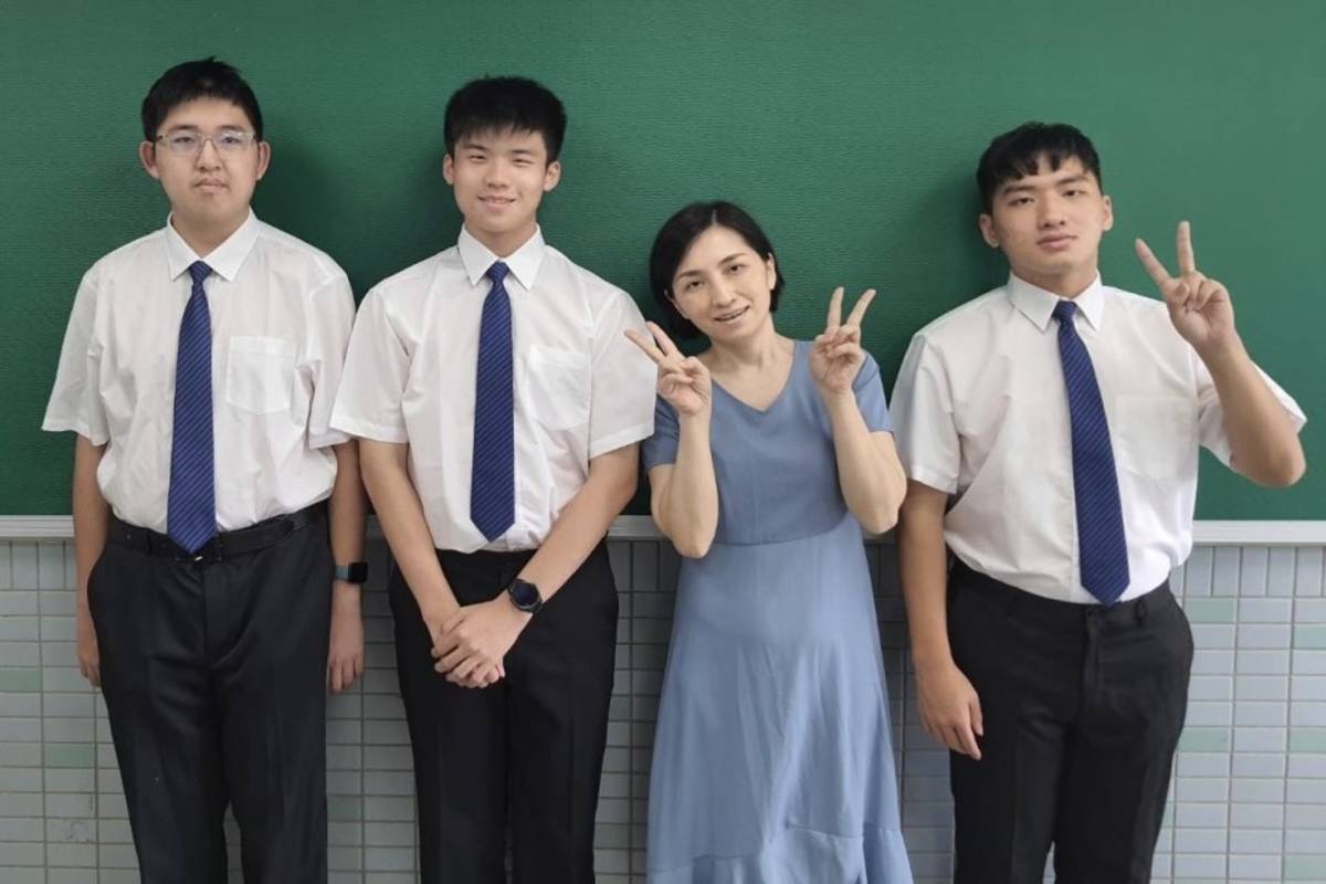 臺中明道中學林江霖、謝立倫、鄧均淮三位同學發明了「方便門」，全國科展第三名