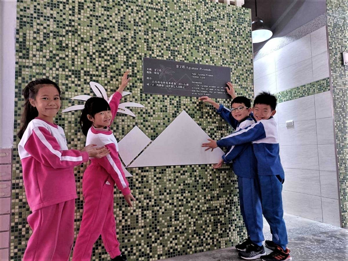 新興國小廁所以國際教育為主題，呈現不同國家特色建築剪影-金字塔