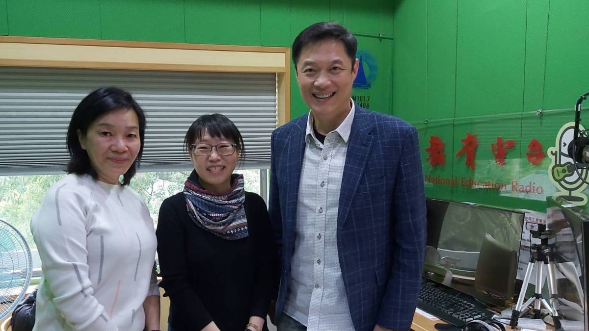 教育部體育署學要體育組藍嘉蘋科長(中)
與臺北市立大學許瓊云教授(左)及主持人李大華
