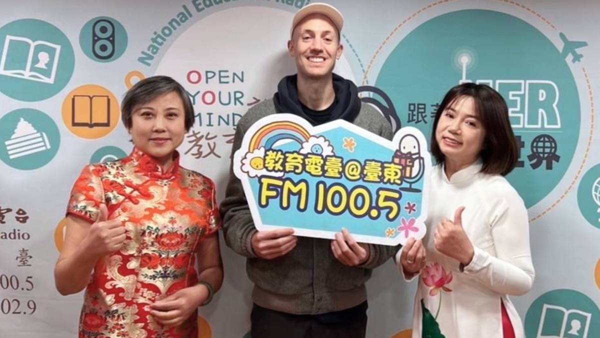 主持人與來賓合影