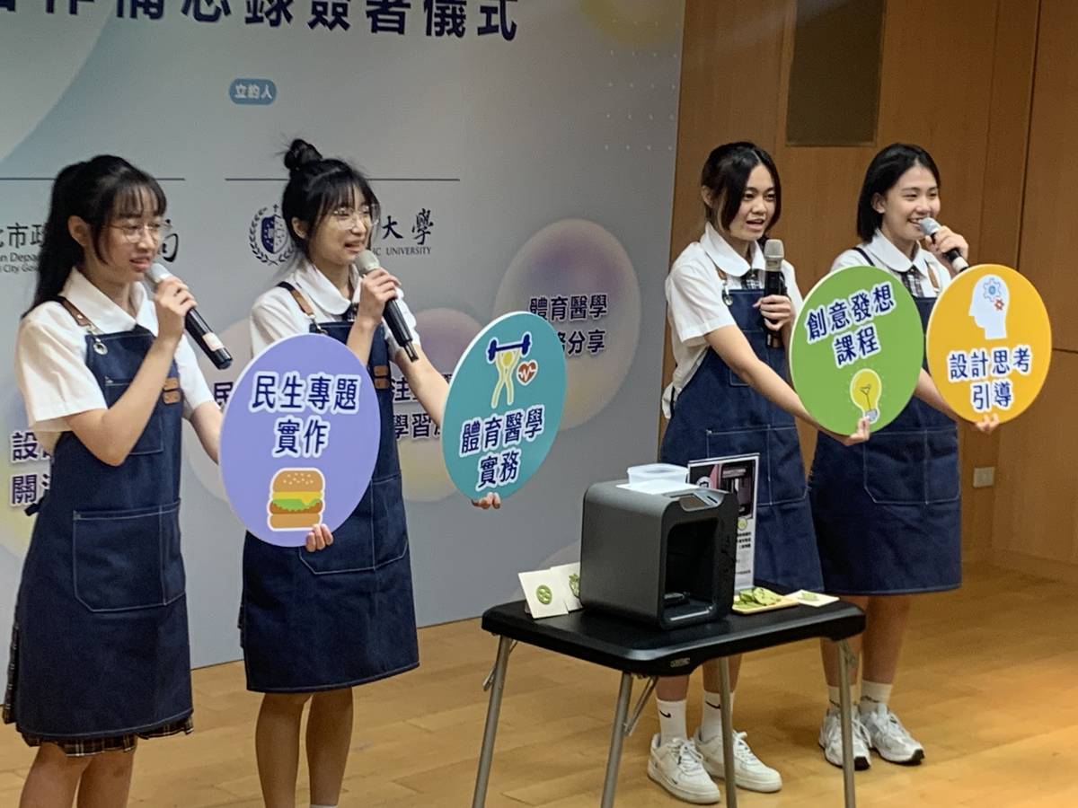 丹鳳高中同學說明實作課程體驗