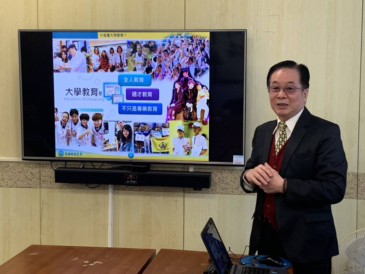 東南科大李清吟校長向新北市記者職業工會參訪團說明學校特色