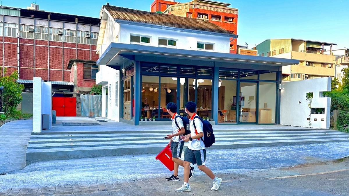 國立中興大學附屬臺中高級農業職業學校打開被圍牆包圍封閉的舊校長宿舍，創造校園共享學習和交流的平臺 (教育部提供)