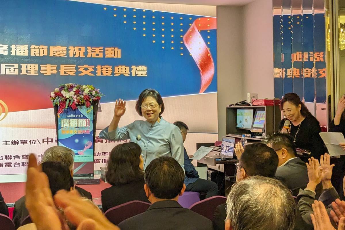 國立教育廣播電臺臺長黃月麗等全國一百多家公民營電臺業者出席廣播節慶祝活動