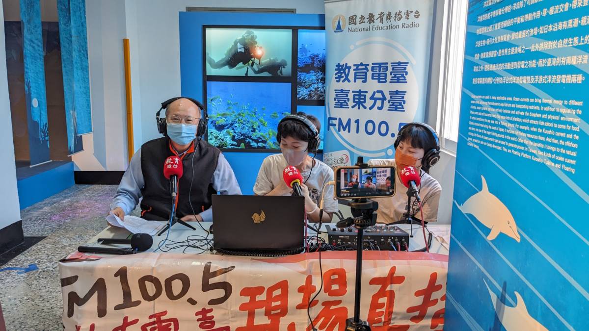 海巡署東部分署副分署長楊俊宜(左一)