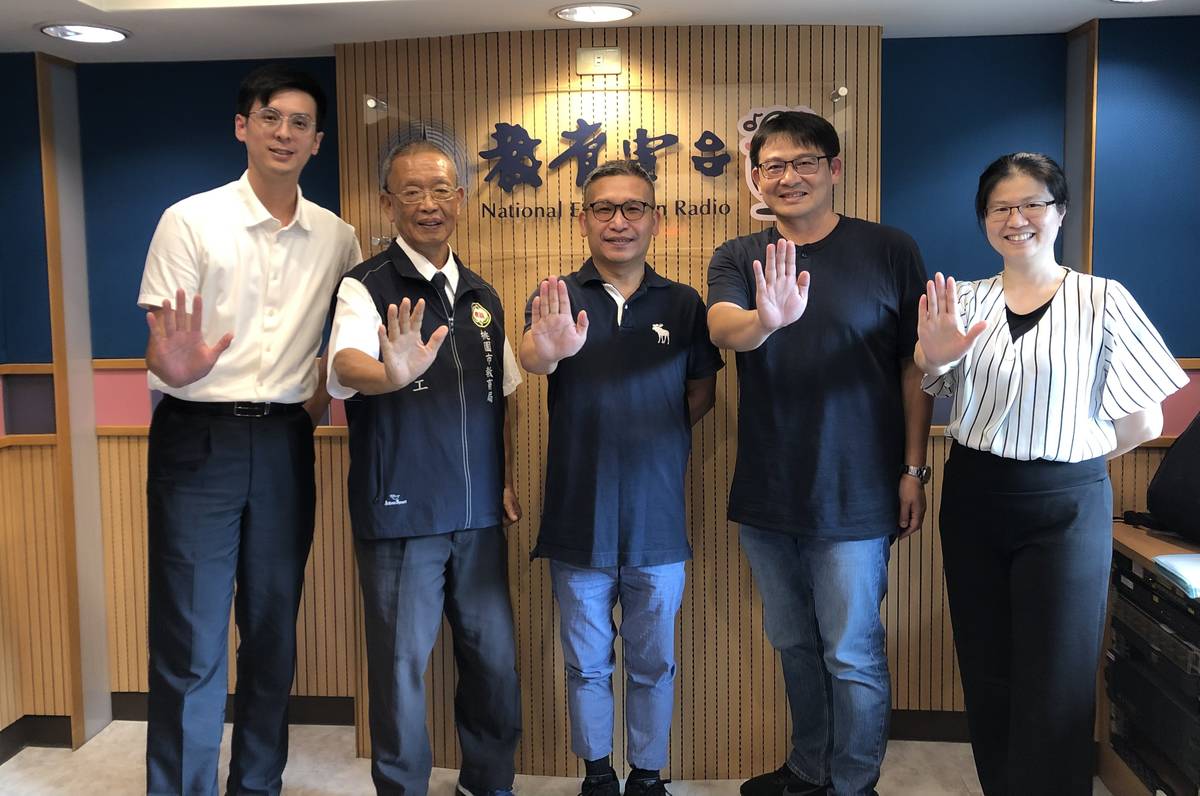 蘇郁智 教育部學生事務及特殊教育司校園安全防護科專員 /鄧仁煌 春暉志工/  主持人白天/ 徐世伊 健行科技大學教官   / 曹詩穎 教育部學生事務及特殊教育司校園安全防護科教官