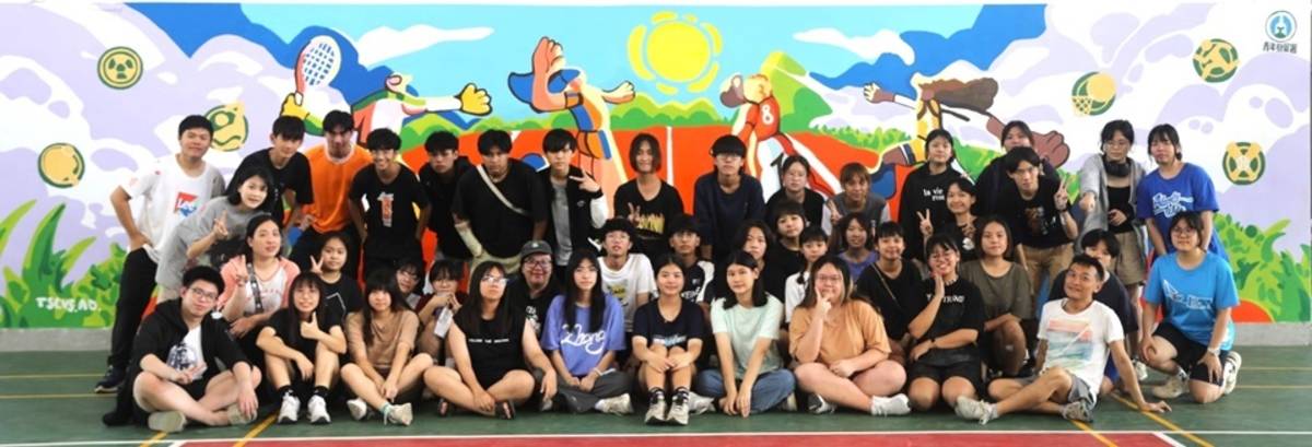 臺東高商廣設科連續3年舉辦彩繪校園美感教育營隊，今年前進池上國中彩繪3幅壁畫，融入當地意象，塑造校園美感。