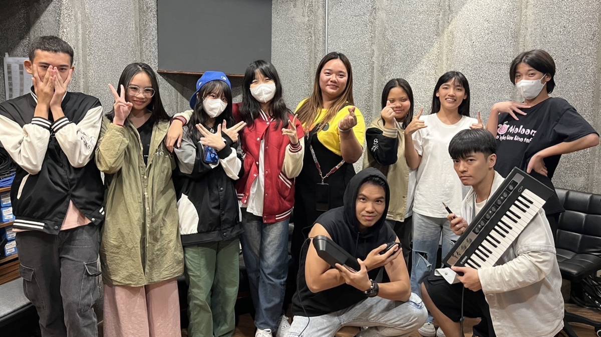 顎惠馨老師帶學生發掘對音樂的興趣