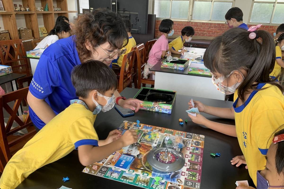 臺南市建功國小動態閱讀桌遊競賽(臺南市智慧森林兒童閱讀文化學會)