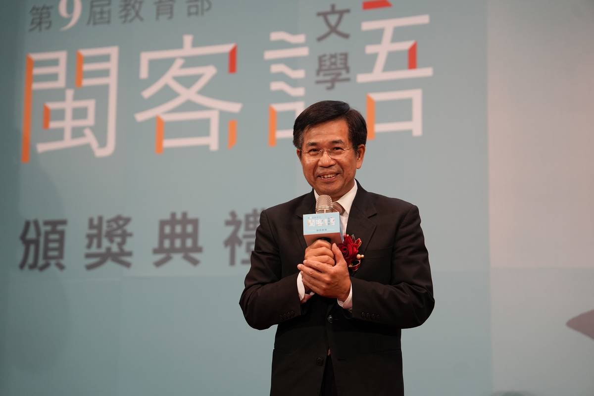 教育部潘部長文忠致詞