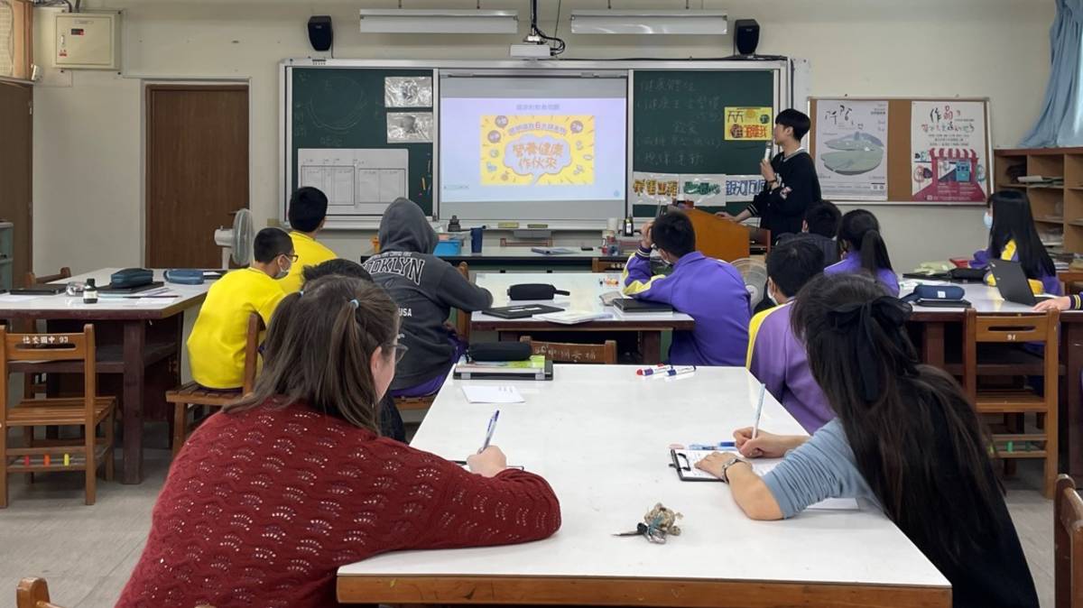 111學年度校園健康主播競賽-佳作-臺北市士林區福安國中-111學年美術課共備健康體位議題跨領域融入教學