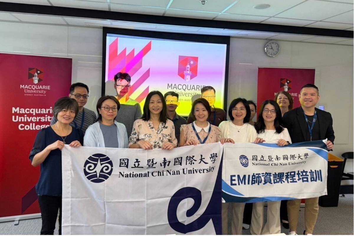 國立暨南國際大學教師參觀澳洲麥覺理大學合影