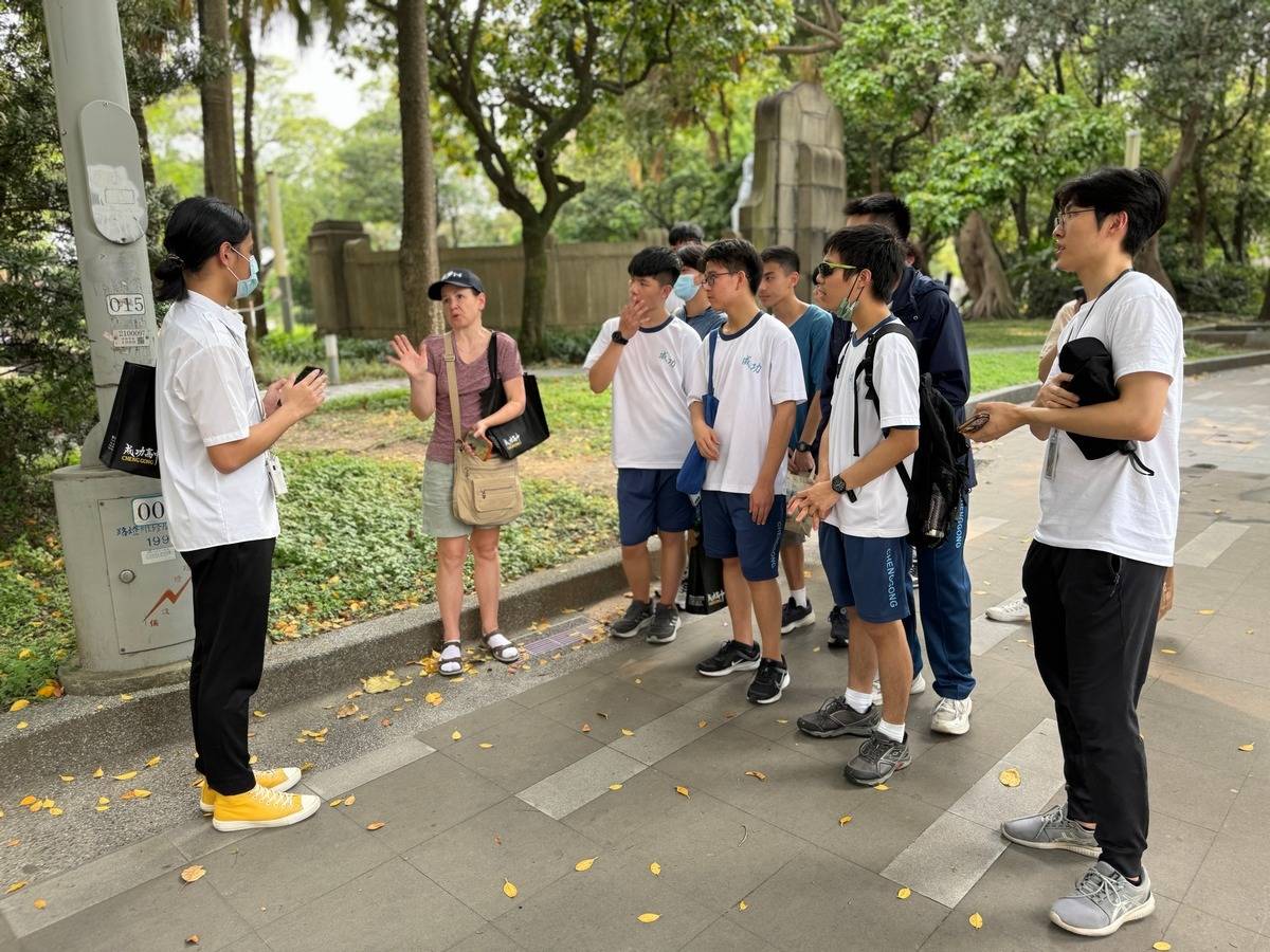 藝術家Julia Feld與學生走讀南海學園