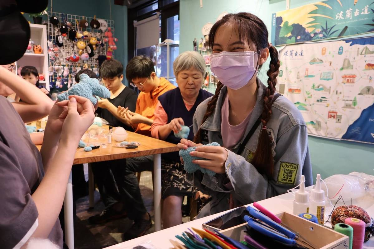 華梵大學同學參加人文生命探索工作坊。(華梵大學提供)
